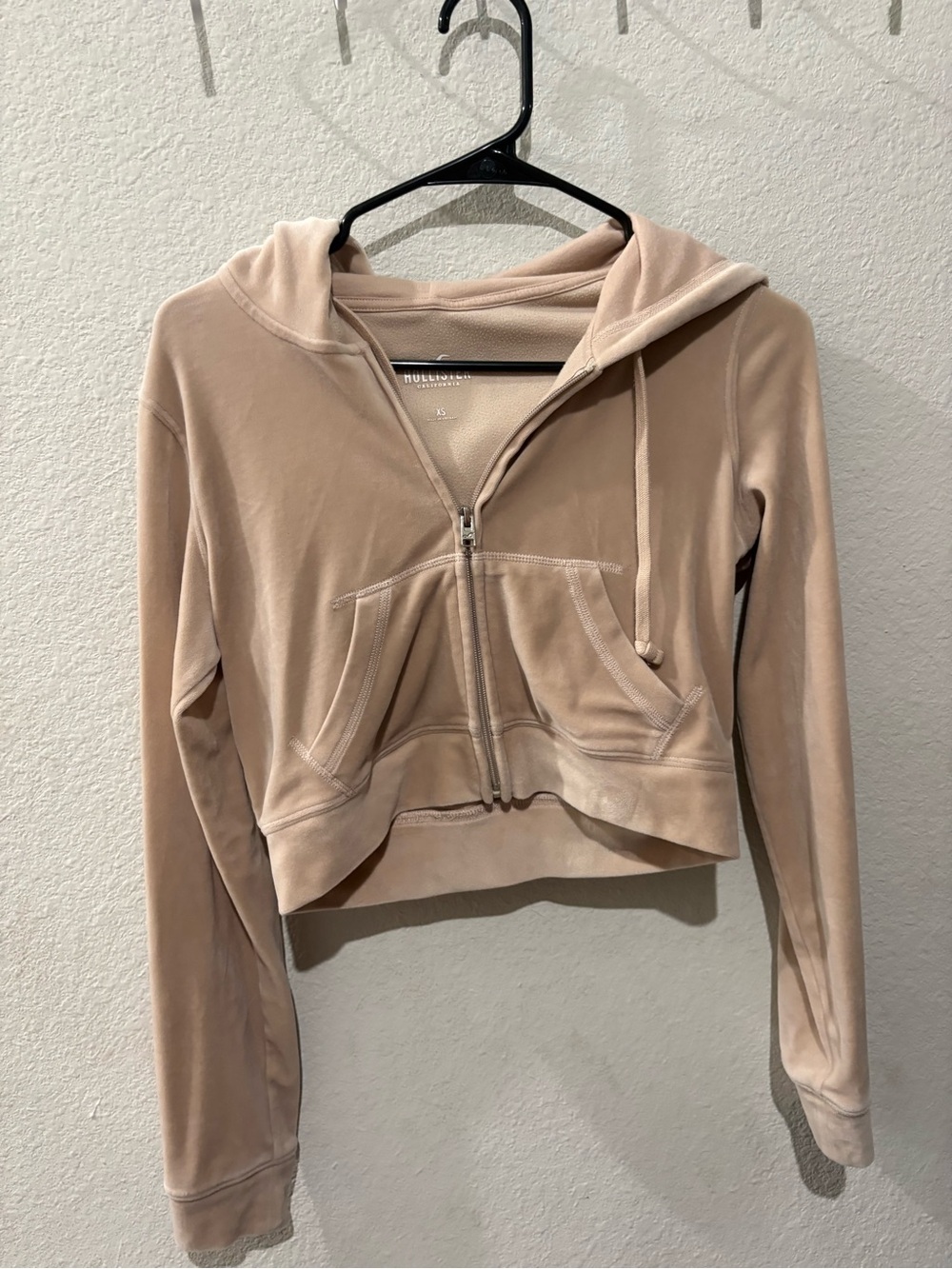 Hollister Women's Cropped Zip Hoodie in Soft Beige